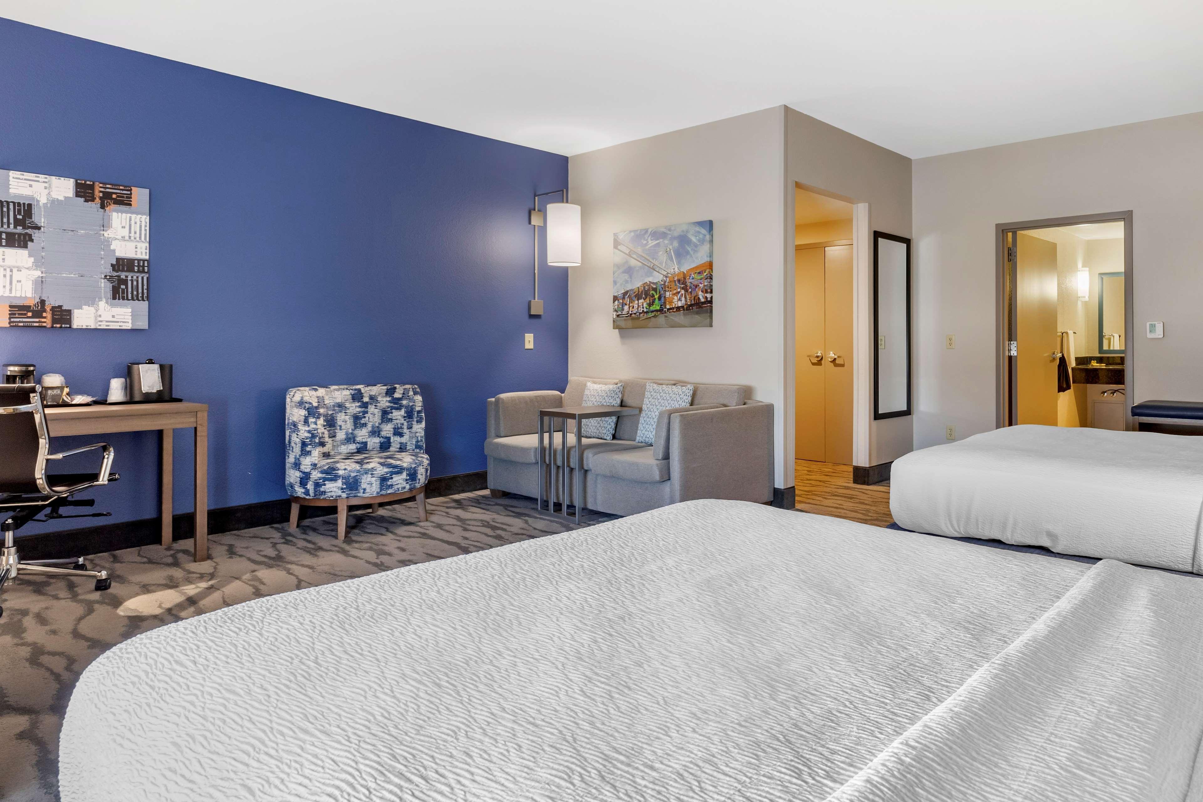 Best Western Plus Castlerock Inn & Suites Bentonville Buitenkant foto