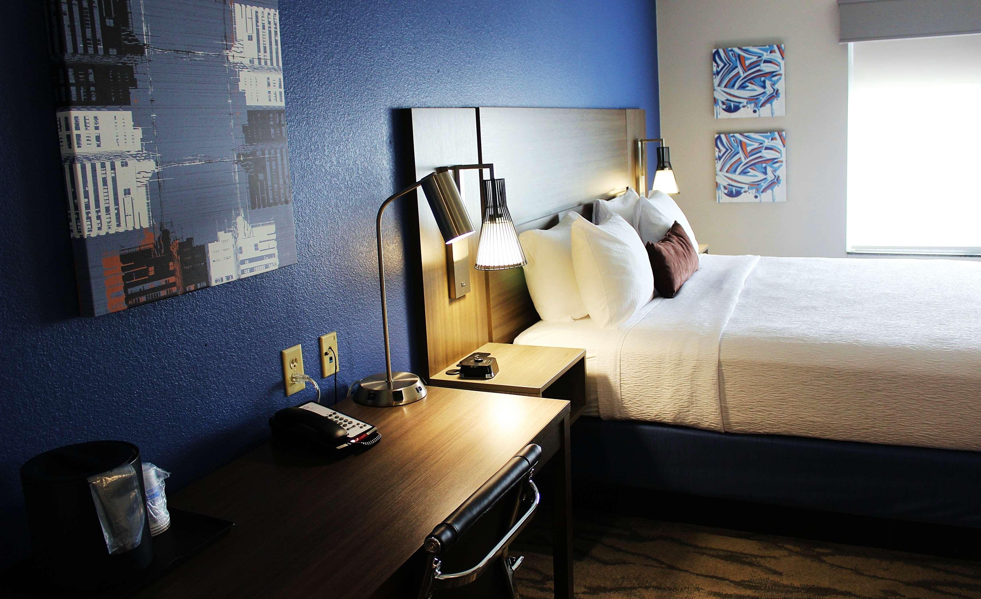 Best Western Plus Castlerock Inn & Suites Bentonville Buitenkant foto