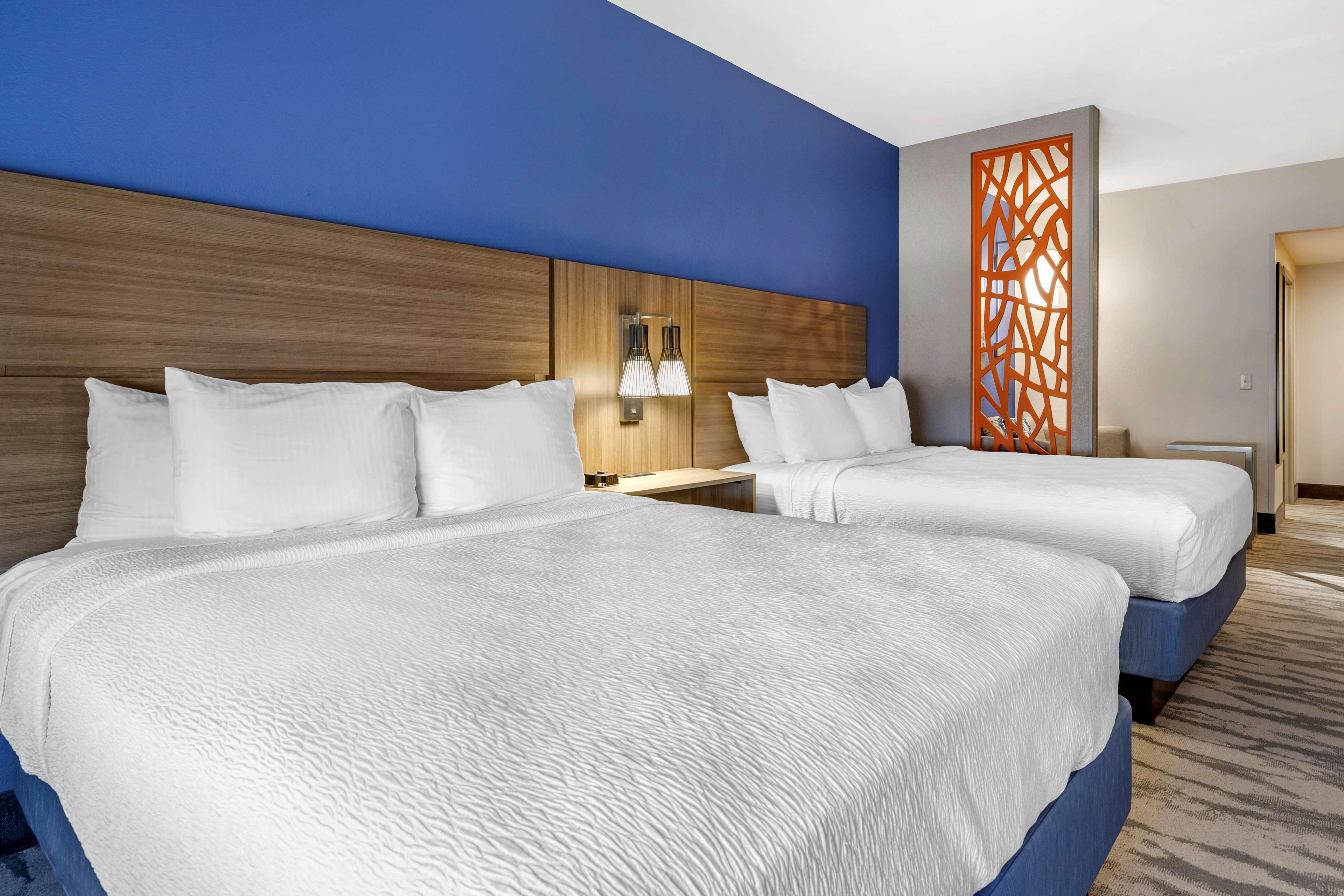 Best Western Plus Castlerock Inn & Suites Bentonville Buitenkant foto