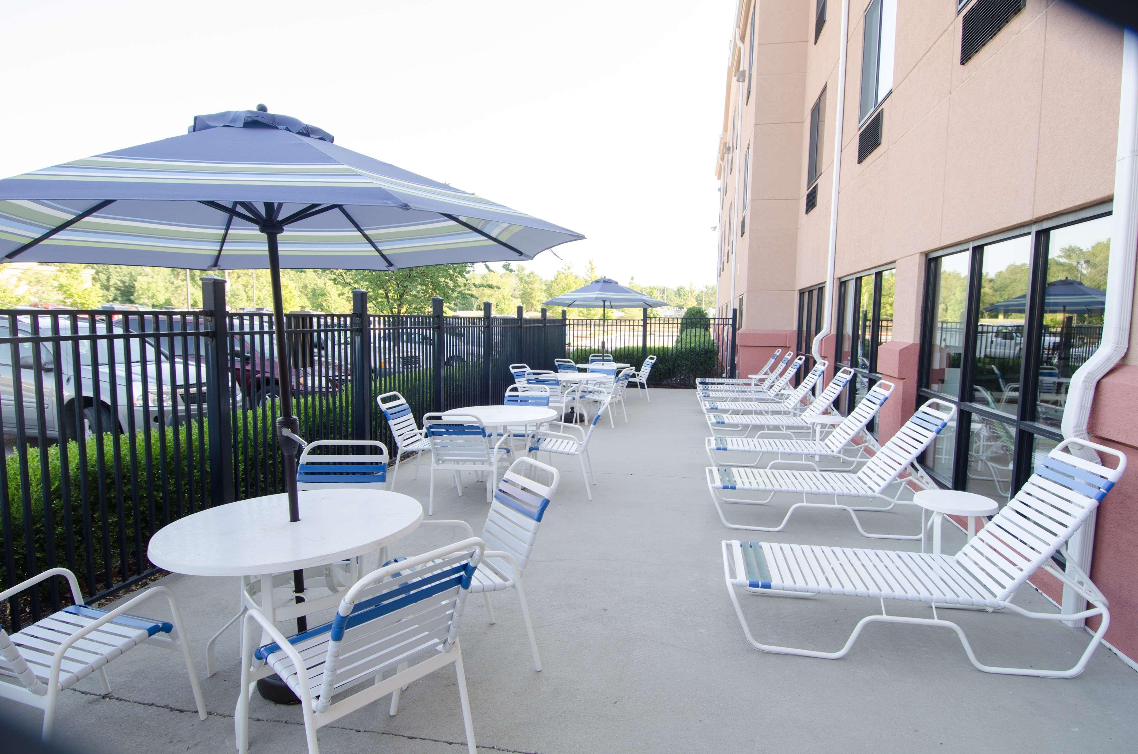 Best Western Plus Castlerock Inn & Suites Bentonville Buitenkant foto