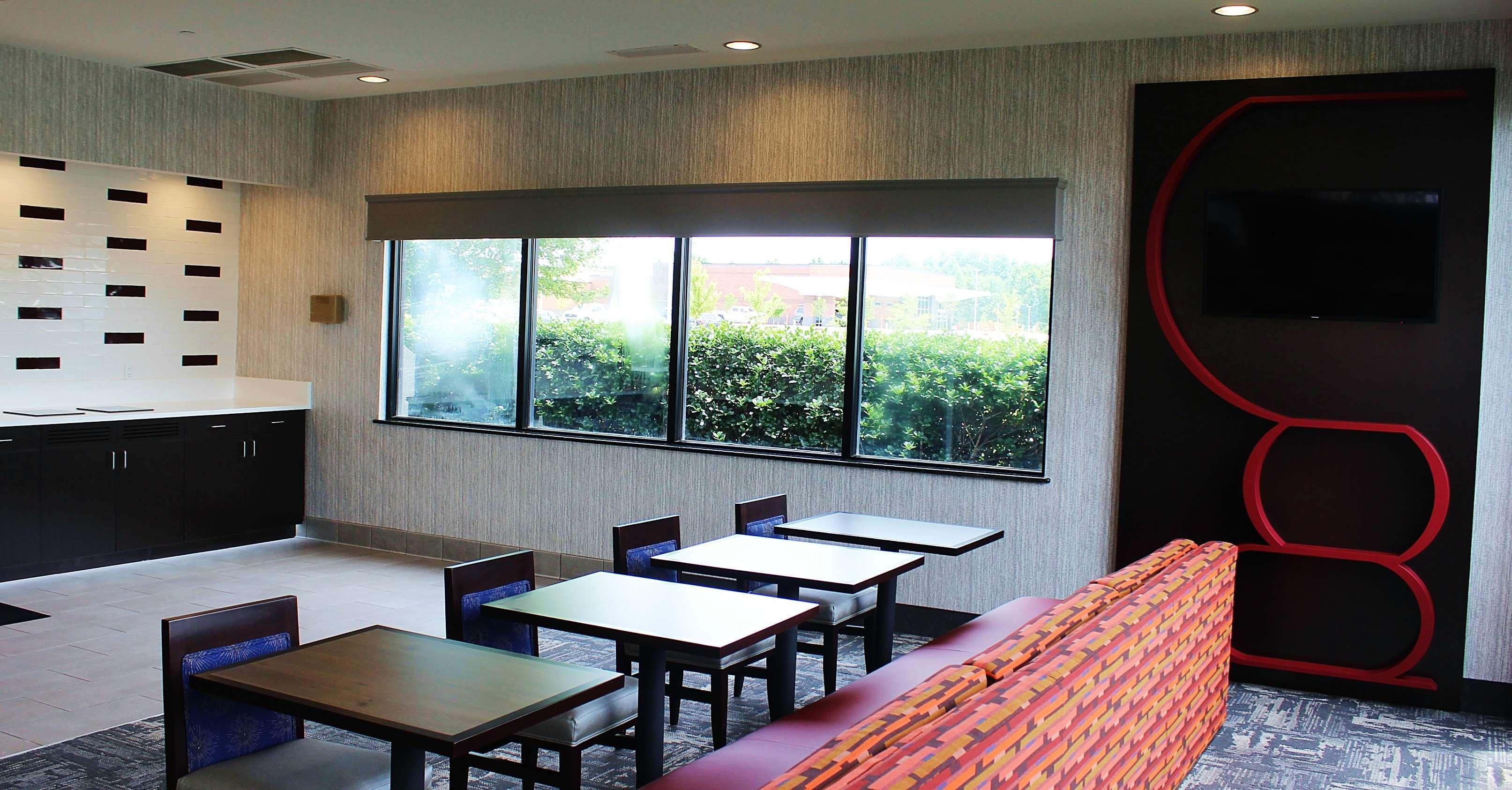 Best Western Plus Castlerock Inn & Suites Bentonville Buitenkant foto