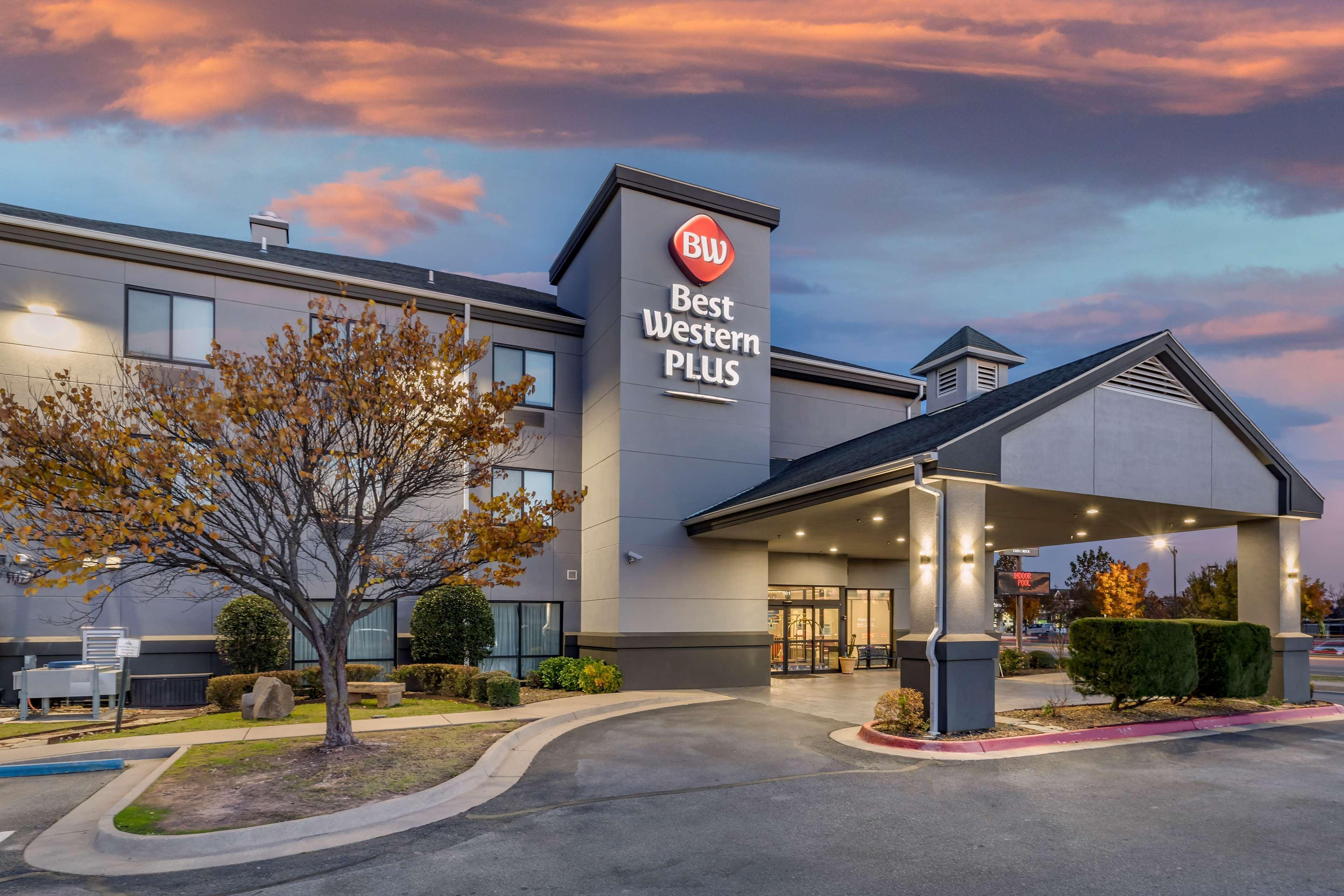 Best Western Plus Castlerock Inn & Suites Bentonville Buitenkant foto